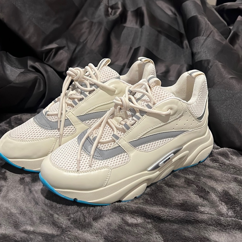 Dior B22 ,44 , cream